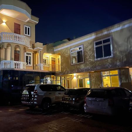 דאר א-סאלאם Moments Park Motel מראה חיצוני תמונה