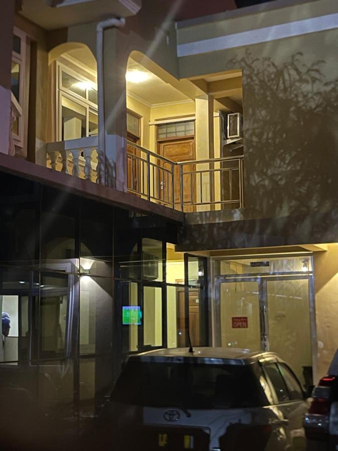 דאר א-סאלאם Moments Park Motel מראה חיצוני תמונה